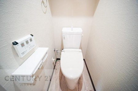 トイレ　清潔感のある色味のお手洗いです！
さわやかでスッキリする空間です！お手入れがしやすいトイレです！