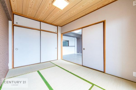 リビング以外の居室　タタミの香りが安らぎを与える、リラックス空間。日本人の心感じる「和」の空間。井草の香り漂う空間は癒しのひと時を演出してくれます！
