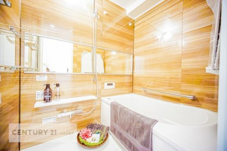 浴室　落ち着きある大人の雰囲気のバスルームは、味が出ていてバスタイムが充実！
お仕事頑張っているご褒美にお好みの匂いの入浴剤を入れて、楽しんでみてはいかがでしょうか？