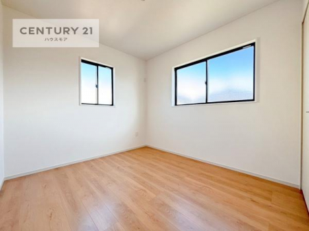 子供部屋　掃き出し窓がないお部屋は、お子様のお部屋としても安心です！
壁面も広く設けられているので、成長にあわせてレイアウトを変更できるもの魅力の一つです。