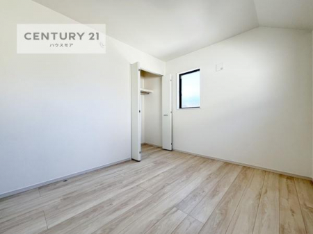 子供部屋　掃き出し窓がないお部屋は、お子様のお部屋としても安心です！
収納スペースも充実しているので散らかったお部屋をサッと片付けられます！