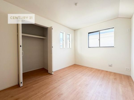 子供部屋　掃き出し窓がないお部屋は、お子様のお部屋としても安心です！
収納スペースも充実しているので散らかったお部屋をサッと片付けられます！