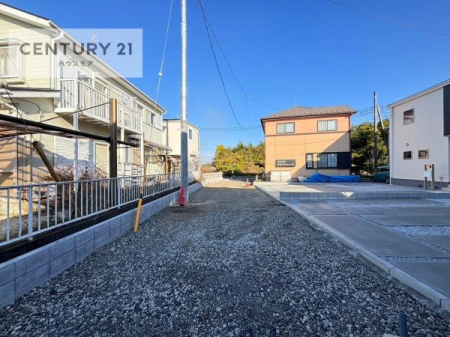その他現地　前面道路4ｍ！陽当り良好な立地です。現在建築中です。