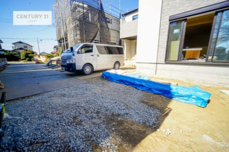 駐車場　駐車スペースは2台分あります！セカンドカーはもちろん、バイクや自転車なども置き場所に困りません。