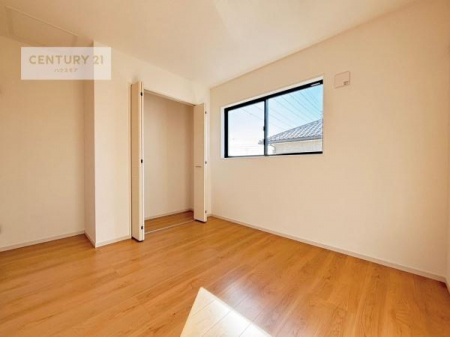 子供部屋　掃き出し窓がないお部屋は、お子様のお部屋としても安心です！
収納スペースも充実しているので散らかったお部屋をサッと片付けられます！
