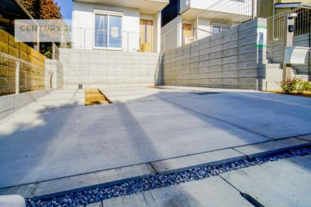 ԏ@ԃXy[X2䕪܂IZJhJ[͂AoCN⎩]ԂȂǂuꏊɍ܂B
