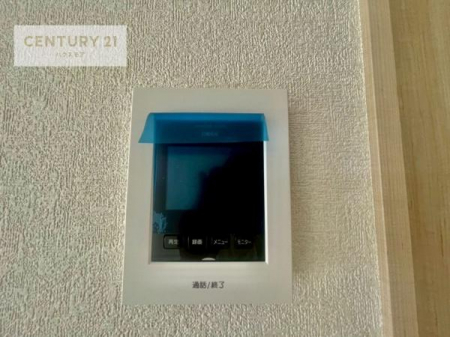 \z}()@TVj^[tC^[złql̂ԒȂǂSłˁB
idlj