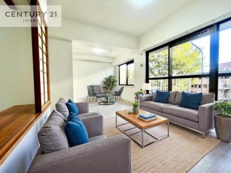 rO@ƋCGp[XłB傫ȑ炽Ղ̗z閾邢rOBĴ郊rOŉƑĉ났̎Ԃ߂܂B