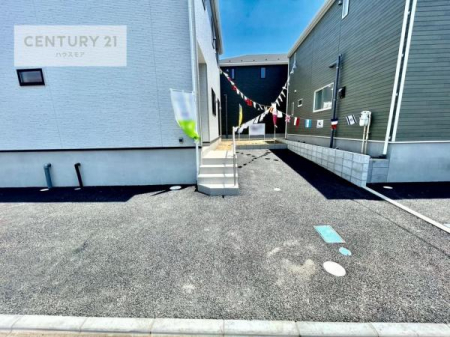 ԏ@ԃXy[X2䕪܂IZJhJ[͂AoCN⎩]ԂȂǂuꏊɍ܂B