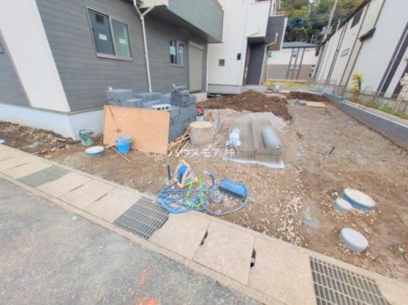 ԏ@ԃXy[X2䕪܂IZJhJ[͂AoCN⎩]ԂȂǂuꏊɍ܂B