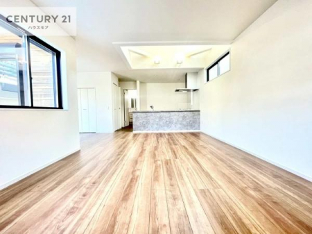 rO@㕔Ŗ邭J܂ISnǂrO͉ƑRƏW܂܂BƑcR̎ԂłBƑƁAw[Ԃ߂łˁB