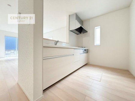 ���d�l�ʐ^(�L�b�`���j�@��l�C�̑Ζʎ��V�X�e���L�b�`�����̗p���Ă��܂��I���Ƒ��̃R�~���j�P�[�V���������R�Ƒ�����݌v�ł��B
���q�l�ɂ��ڂ��͂��̂Ŋ������ł��ˁB���[�͂�����܂��I�i���d�l�j