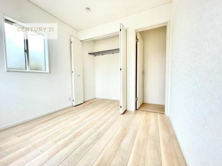 [@emɂ̓N[[bgĂA[Xy[X[BߗނpiAGߕ̎[ɕ֗ŁAłƕЕtۂĂ܂B