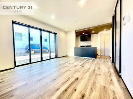 rO@SnǂrO͉ƑRƏW܂܂BƑcR̎ԂłBƑƁAw[Ԃ߂łˁB㕔Ŗ邭JIȋԂłB