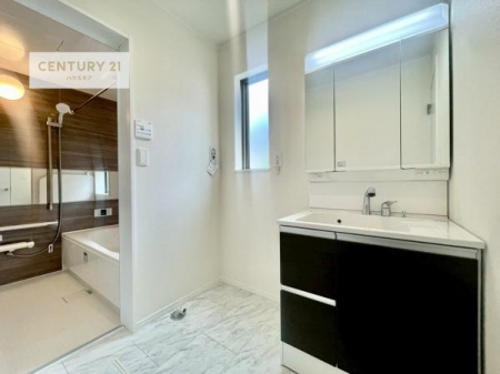 ʑEʏ@gȂ𐮂ʏ́A厖łI̐̂镵͋CoIC悭g܂B