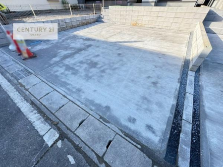 ԏ@ԃXy[X2䕪܂IZJhJ[͂AoCN⎩]ԂȂǂuꏊɍ܂B