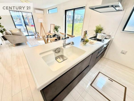 Lb`@lC̑ΖʎVXeLb`̗pĂ܂IƑ̃R~jP[VRƑ݌vłB
qlɂڂ͂̂ŊłˁBLXgĉKɍƂi݂܂I