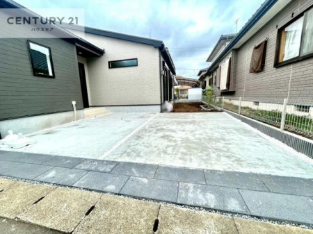 ԏ@ԃXy[X2䕪܂IZJhJ[͂AoCN⎩]ԂȂǂuꏊɍ܂B
