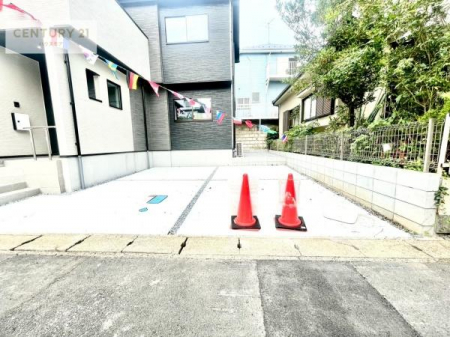 ԏ@ԃXy[X2䕪܂IZJhJ[͂AoCN⎩]ԂȂǂuꏊɍ܂B