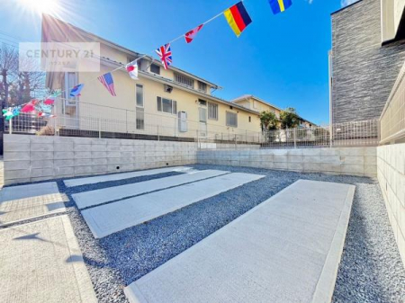 ԏ@ԃXy[X2䕪܂IZJhJ[͂AoCN⎩]ԂȂǂuꏊɍ܂B
