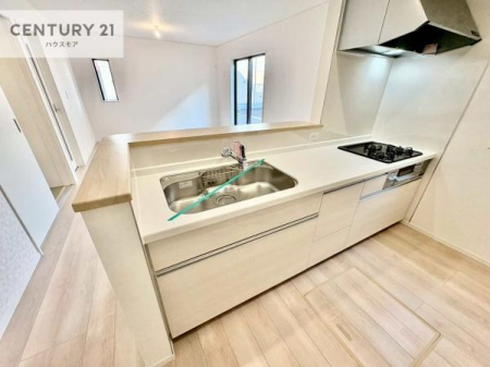 Lb`@lC̑ΖʎVXeLb`̗pĂ܂IƑ̃R~jP[VRƑ݌vłB
qlɂڂ͂̂ŊłˁBLXgĉKɍƂi݂܂I