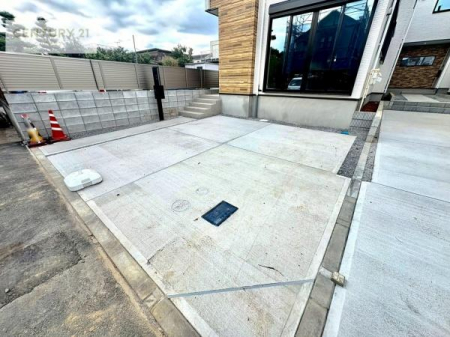 ԏ@ԃXy[X2䕪܂IZJhJ[͂AoCN⎩]ԂȂǂuꏊɍ܂B