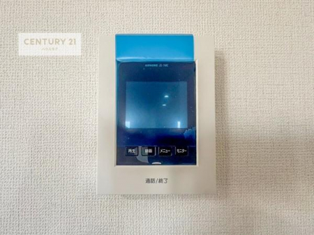 \z}()@TVj^[tC^[złql̂ԒȂǂSłˁB
idlj