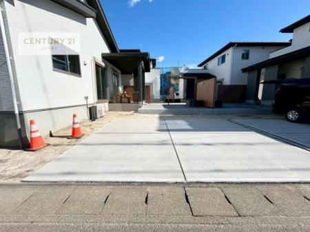 ԏ@ԃXy[X2䕪܂IZJhJ[͂AoCN⎩]ԂȂǂuꏊɍ܂B