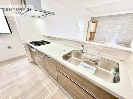 Lb`@lC̑ΖʎVXeLb`̗pĂ܂IƑ̃R~jP[VRƑ݌vłB
qlɂڂ͂̂ŊłˁBLXgĉKɍƂi݂܂I