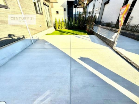 ԏ@ԃXy[X2䕪܂IZJhJ[͂AoCN⎩]ԂȂǂuꏊɍ܂B