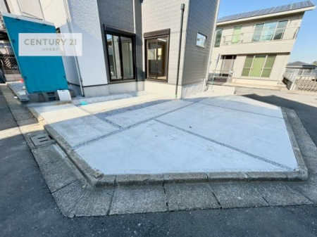 ԏ@ԃXy[X2䕪܂IZJhJ[͂AoCN⎩]ԂȂǂuꏊɍ܂B