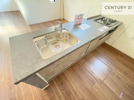 Lb`@lC̑ΖʎVXeLb`̗pĂ܂IƑ̃R~jP[VRƑ݌vłB
qlɂڂ͂̂ŊłˁBLXgĉKɍƂi݂܂B