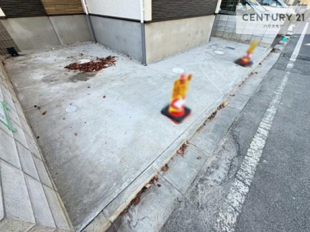 ԏ@ԃXy[X2䕪܂IZJhJ[͂AoCN⎩]ԂȂǂuꏊɍ܂B