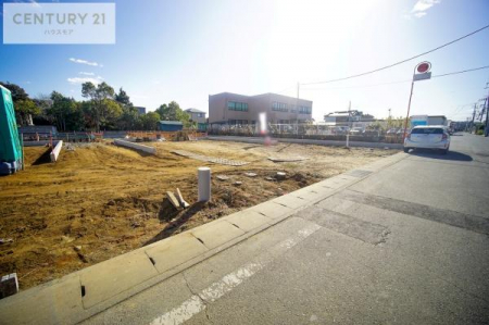 ���ԏ�@���ԃX�y�[�X��2�䕪����܂��I�Z�J���h�J�[�͂������A�o�C�N�⎩�]�ԂȂǂ��u���ꏊ�ɍ���܂���B