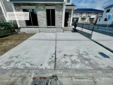 ԏ@ԃXy[X2䕪܂IZJhJ[͂AoCN⎩]ԂȂǂuꏊɍ܂B