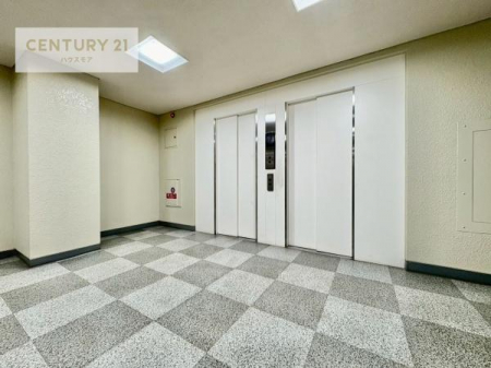 ���̑����p���@�G���x�[�^�[�����ŁA�����̈ړ����X���[�Y�B��K�ւ̃A�N�Z�X�����K�Ȃ��߁A���N�z�̕��⏬���Ȃ��q���܂����邲�ƒ�ɂ����S�ł��B���K���Ɨ��֐������˔������Z�܂��ł��B