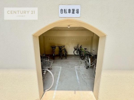 ���̑����p���@���֏ꊮ���ŁA���q���܂̎��]�Ԃ�ʋΗp�̎��]�Ԃ����S���Ēu���܂��B���Ƒ��ɂ����ꂵ���֗��Ȑݔ��ł��B