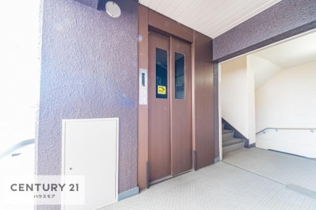 ���̑����p���@�G���x�[�^�[�����ŁA�����̈ړ����X���[�Y�B��K�ւ̃A�N�Z�X�����K�Ȃ��߁A���N�z�̕��⏬���Ȃ��q���܂����邲�ƒ�ɂ����S�ł��B���K���Ɨ��֐������˔������Z�܂��ł��B