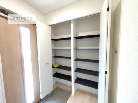 ���ց@�V���[�Y�{�b�N�X�t���Ȃ̂ŁA���ւ��Еt�����|�������₷���ł��I
�X�b�L���������ւŌ˂��J�����u�ԁA�������̂���S�n������Ԃ��o�}���Ă���܂��B

