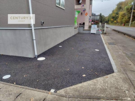 ���ԏ�@���ԃX�y�[�X��3�䕪����܂��I�Z�J���h�J�[�͂������A�o�C�N�⎩�]�ԂȂǂ��u���ꏊ�ɍ���܂���B