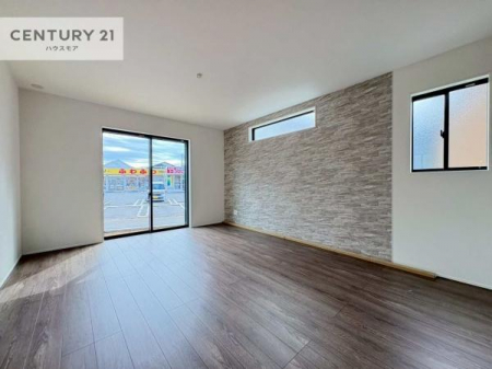 ���r���O�@�傫�ȑ����炽���Ղ�̗z���������閾�邢���r���O�B�J�����̂��郊�r���O�ŉƑ��c���̂��났�̎��Ԃ��߂����܂��B