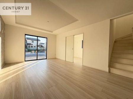 ���r���O�@�D�����z���܂肪���r���O����ł���ċ��S�n�̗ǂ���Ԃ����o���Ă���܂��I
���났�̎��Ԃ��߂����܂��I