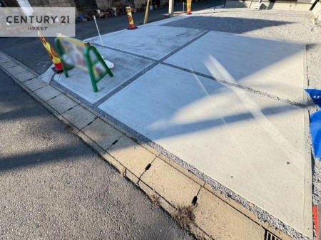 ���ԏ�@���ԃX�y�[�X��3�䕪����܂��I�Z�J���h�J�[�͂������A�o�C�N�⎩�]�ԂȂǂ��u���ꏊ�ɍ���܂���B