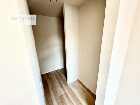 ���[�@�E�H�[�N�C���N���[�[�b�g�t���ł��B��������̂��m���Ȃǂ����[���Ă��������ł��ˁI���ɂ���@�������ȂǋG�ߕ��̑傫�ȉƓd�����[�ł��܂��B