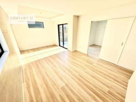 ���r���O�@�傫�ȑ����炽���Ղ�̗z���������閾�邢���r���O�B�J�����̂��郊�r���O�ŉƑ��c���̂��났�̎��Ԃ��߂����܂��B