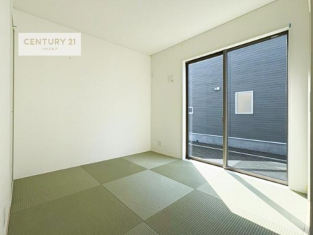 �����\�z�}(����)�@�^�^�~�̍��肪���炬��^����A�����b�N�X��ԁB�����傫���J�����̂���a���ƂȂ��Ă���܂��B���{�l�̐S������u�a�v�̋�ԁB�䑐�̍���Y����Ԃ͖����̂ЂƎ������o���Ă���܂��I�i���d�l�j