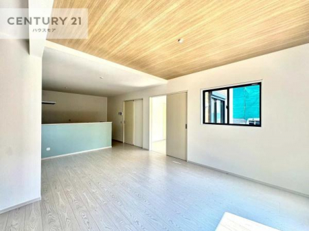 ���r���O�@�D�����z���܂肪���r���O����ł���ċ��S�n�̗ǂ���Ԃ����o���Ă���܂��I
���R�ƉƑ����W����b��������S�n�悢��ԁI