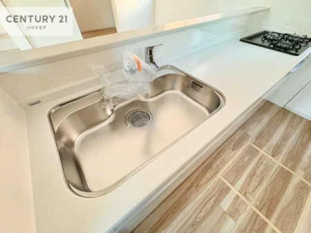 �L�b�`���@��l�C�̑Ζʎ��V�X�e���L�b�`�����̗p���Ă��܂��I���Ƒ��̃R�~���j�P�[�V���������R�Ƒ�����݌v�ł��B
���q�l�ɂ��ڂ��͂��̂Ŋ������ł��ˁB�L�X�g���ĉ��K�ɍ�Ƃ��i�݂܂��B