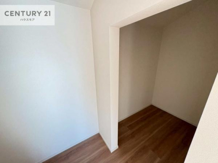 ���[�@�E�H�[�N�C���N���[�[�b�g�t���ł��B��������̂��m���Ȃǂ����[���Ă��������ł��ˁI���ɂ���@�������ȂǋG�ߕ��̑傫�ȉƓd�����[�ł��܂��B