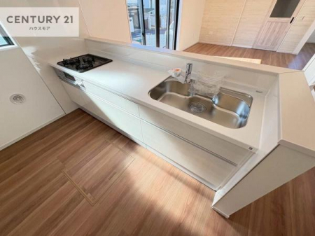 �L�b�`���@��l�C�̑Ζʎ��V�X�e���L�b�`�����̗p���Ă��܂��I���Ƒ��̃R�~���j�P�[�V���������R�Ƒ�����݌v�ł��B
���q�l�ɂ��ڂ��͂��̂Ŋ������ł��ˁB�L�X�g���ĉ��K�ɍ�Ƃ��i�݂܂��B